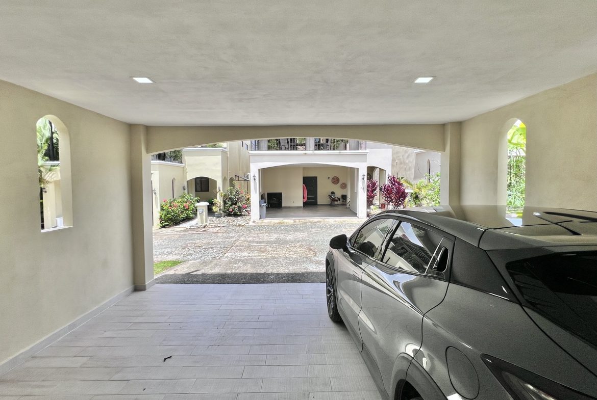VILLA TORTUGA IN GATED COMMUNITY NEAR TO QUEPOS CENTER  – 0.08 ACRES