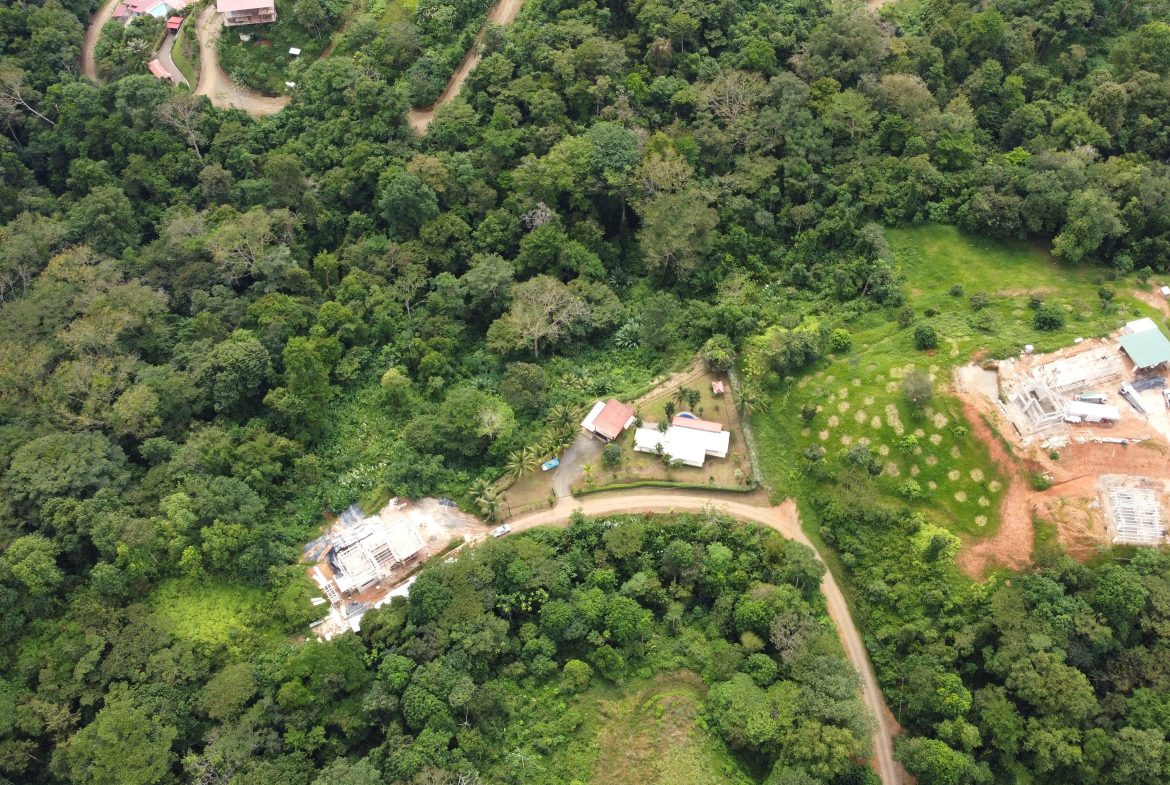 HOUSE WITH THREE BEDROOMS AND MOUNTAINS VIEWS, IN OJOCHAL – 1.8 ACRES