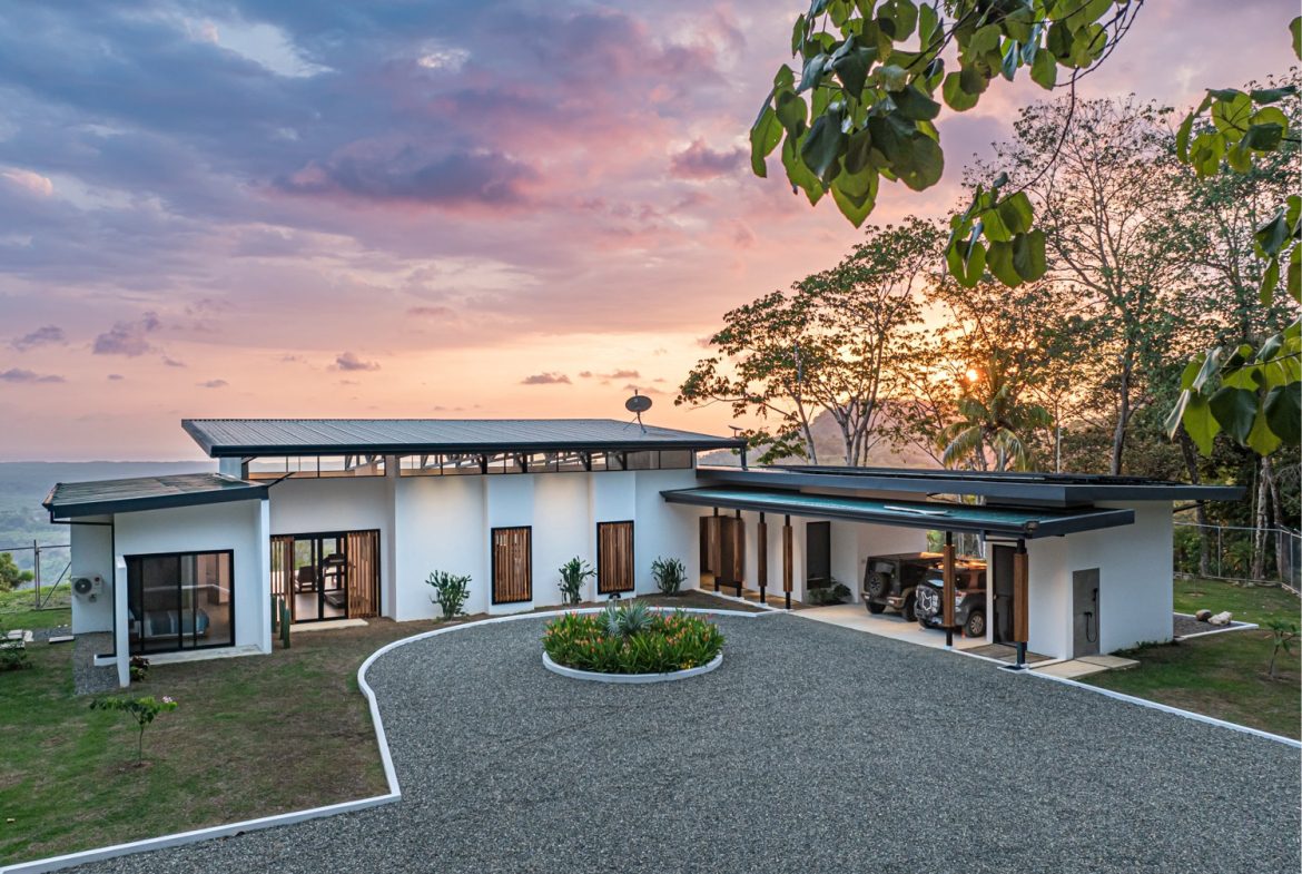 LUXURY PROPERTY WITH SOLAR POWERED AND VALLEY VIEWS, IN TRES RIOS – 11. 7 ACRES, Uvita, Costa Rica — photo 2