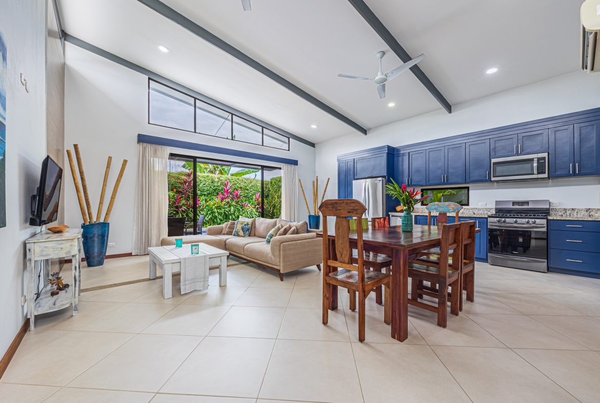 PROPERTY WITH TWO BEDROOM AND COVERED PATIO, IN UVITA – 0.11 ACRES