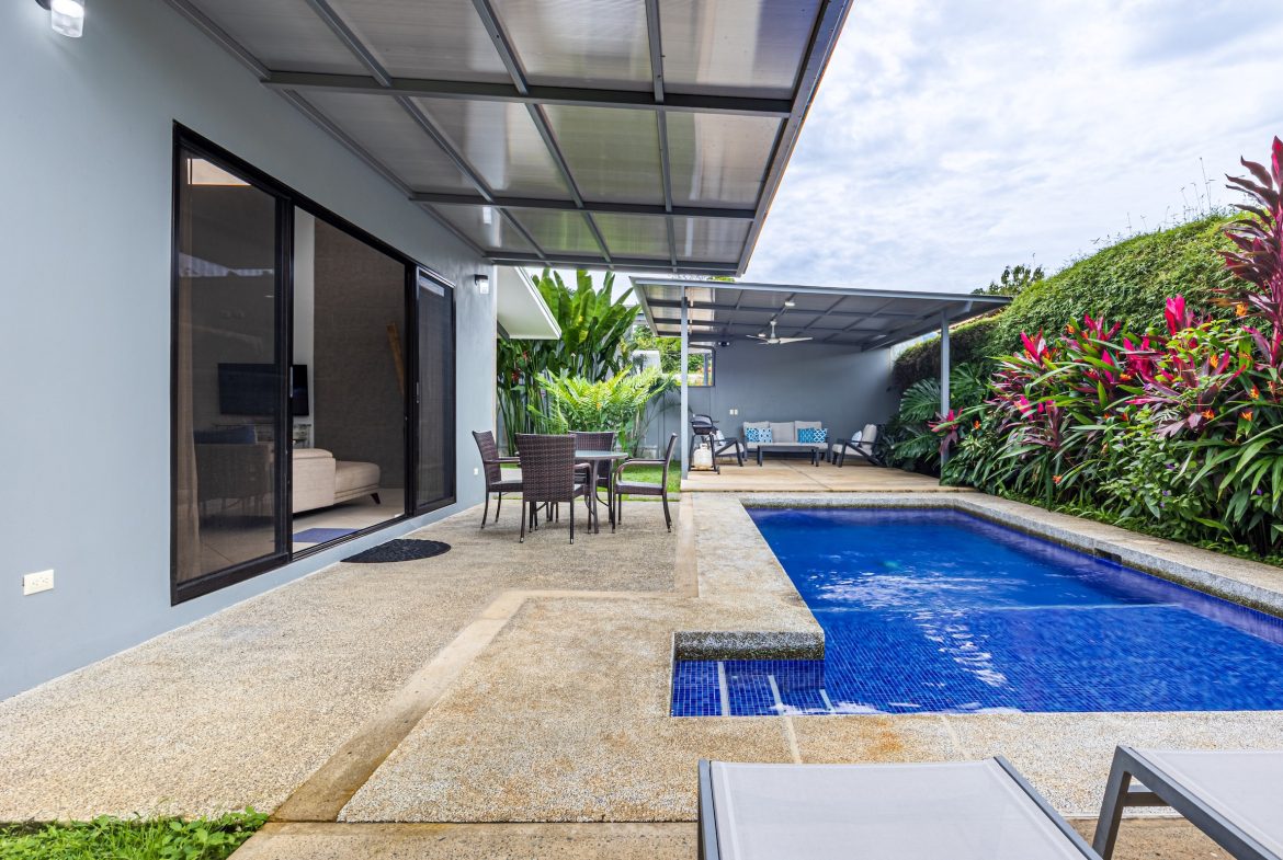 PROPERTY WITH TWO BEDROOM AND COVERED PATIO, IN UVITA – 0.11 ACRES