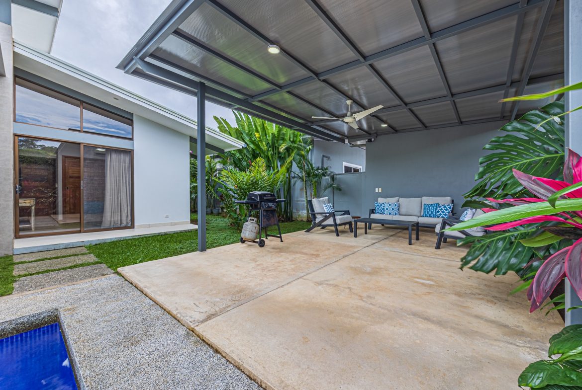 PROPERTY WITH TWO BEDROOM AND COVERED PATIO, IN UVITA – 0.11 ACRES
