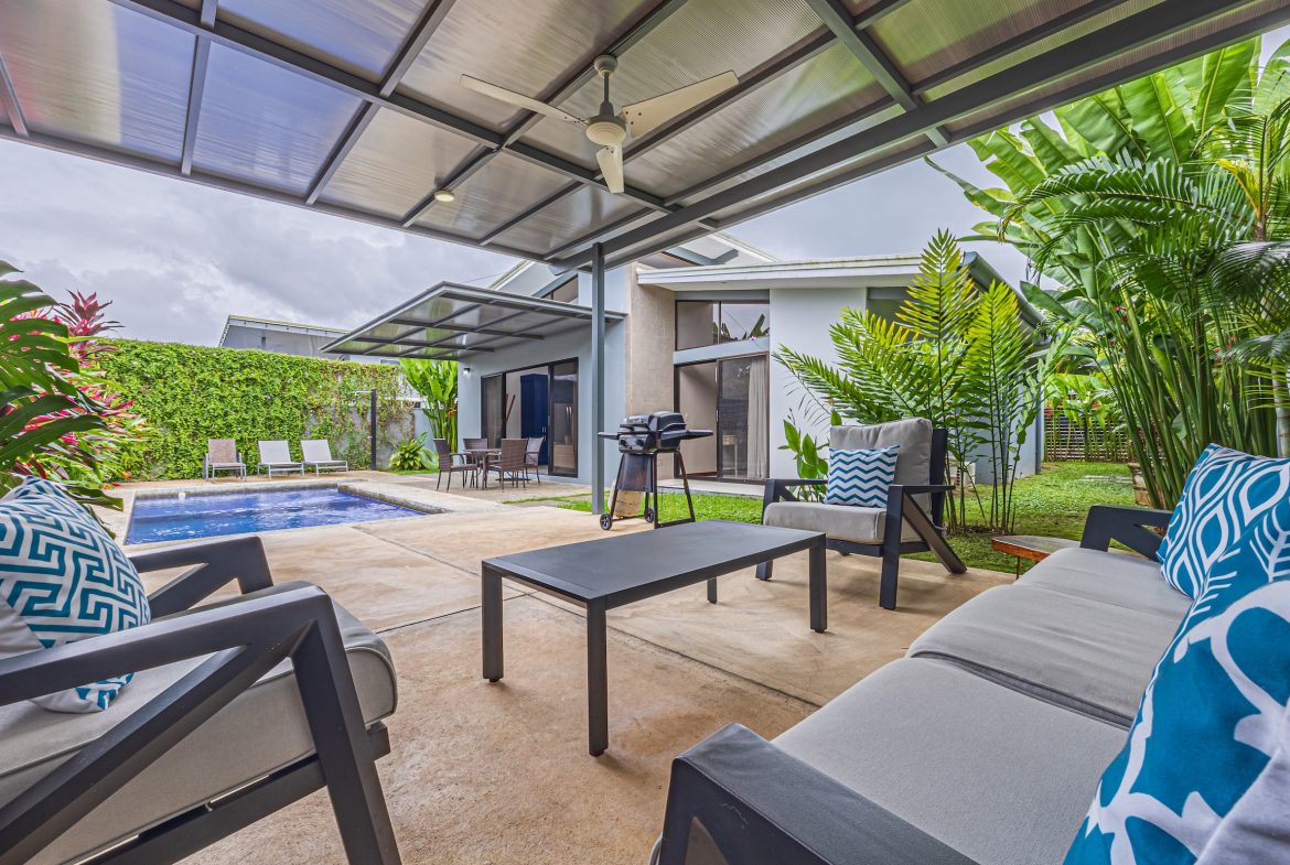 PROPERTY WITH TWO BEDROOM AND COVERED PATIO, IN UVITA – 0.11 ACRES