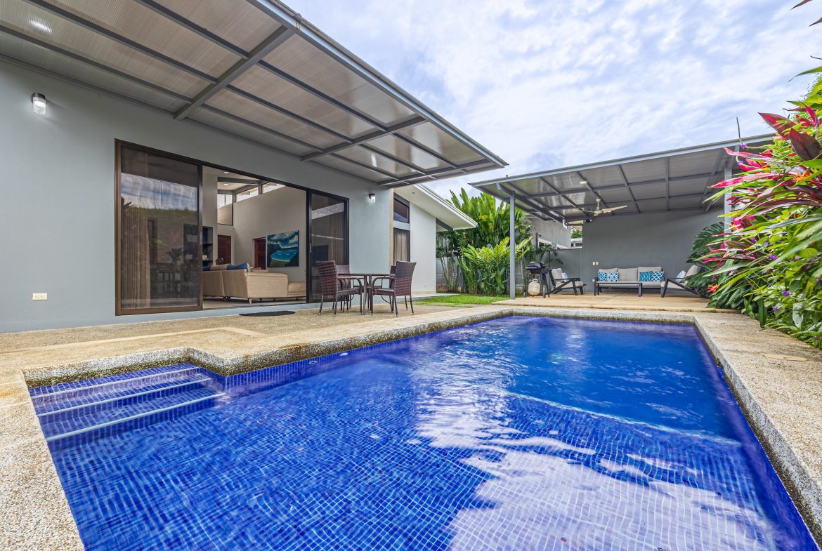 PROPERTY WITH TWO BEDROOM AND COVERED PATIO, IN UVITA – 0.11 ACRES