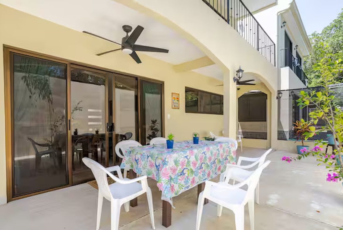 VILLA TORTUGA IN GATED COMMUNITY NEAR TO QUEPOS CENTER  – 0.08 ACRES