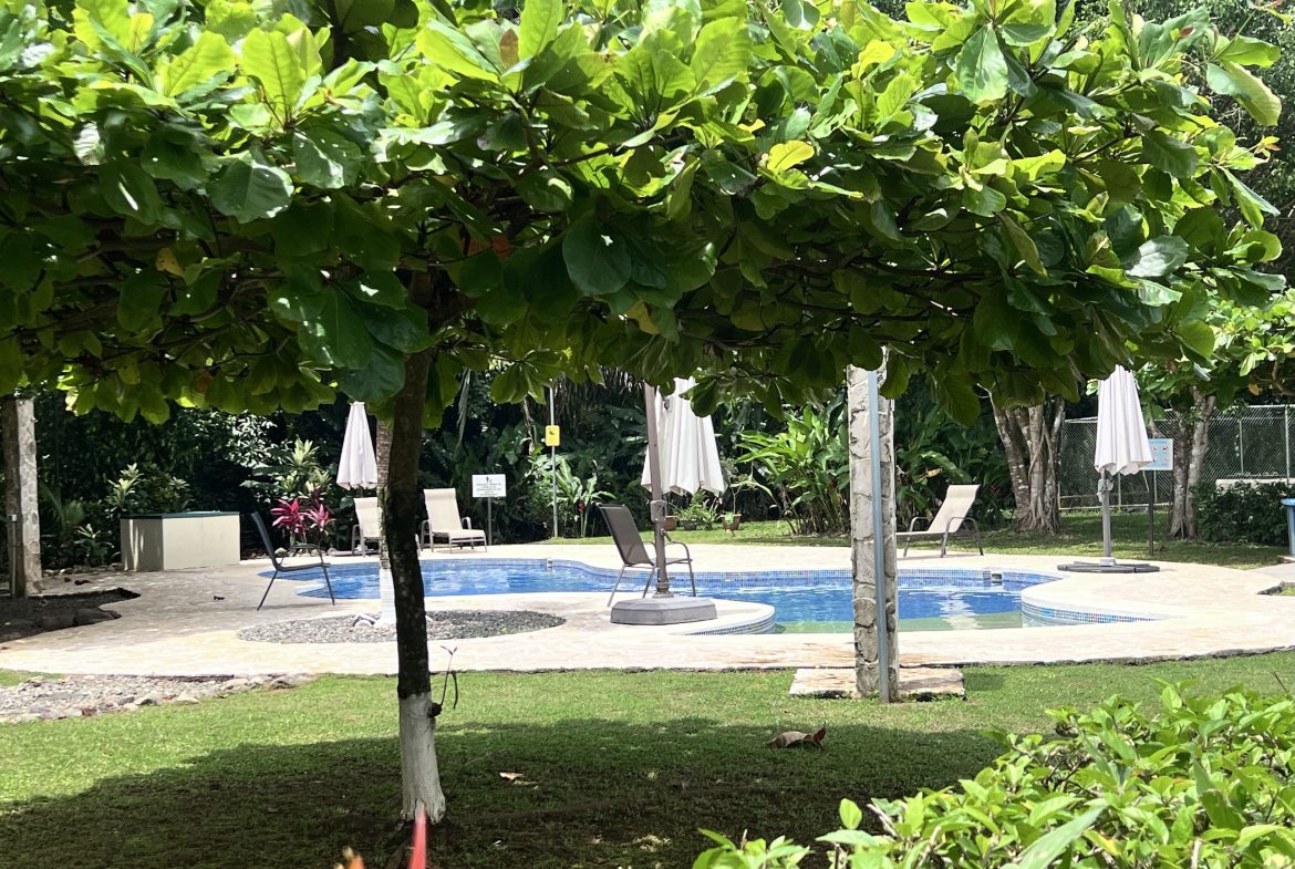 VILLA TORTUGA IN GATED COMMUNITY NEAR TO QUEPOS CENTER  – 0.08 ACRES