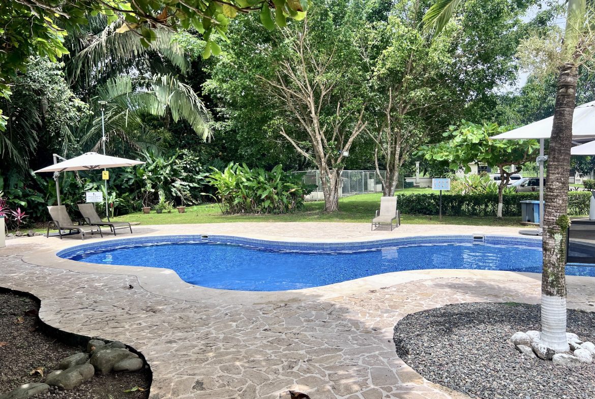 VILLA TORTUGA IN GATED COMMUNITY NEAR TO QUEPOS CENTER  – 0.08 ACRES