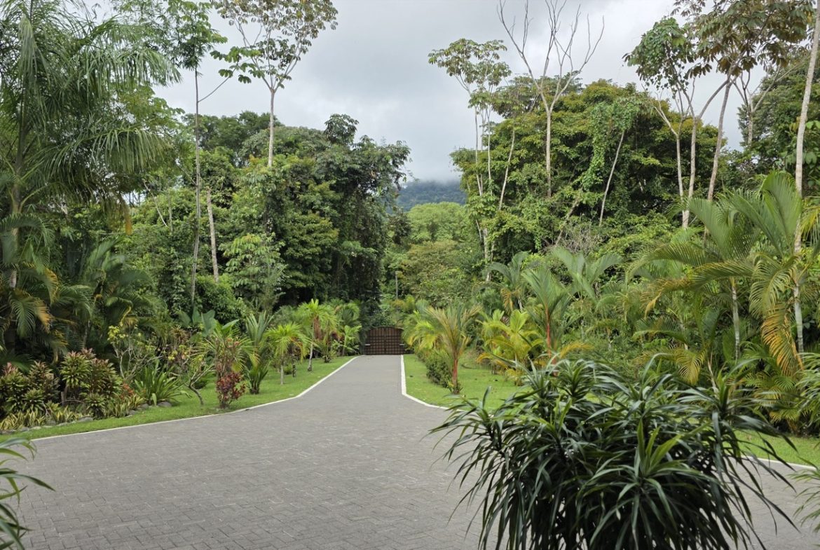 PROPERTY WITH LANDSCAPING VIEWS, IN UVITA JARDINES DEL MORETE – 2.33 ACRES