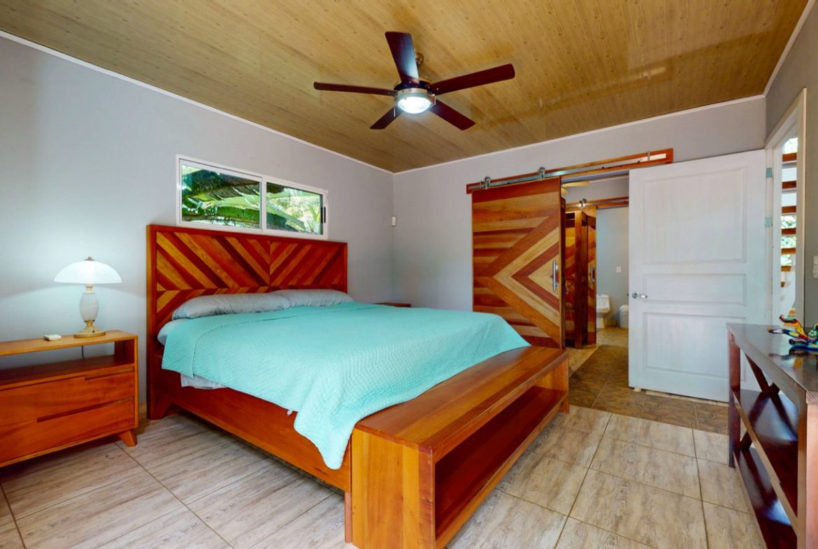 JUNGLE PROPERTY WITH THREE BEDROOMS, IN LOS JARDINES DEL MORETE UVITA – 1.89 ACRES