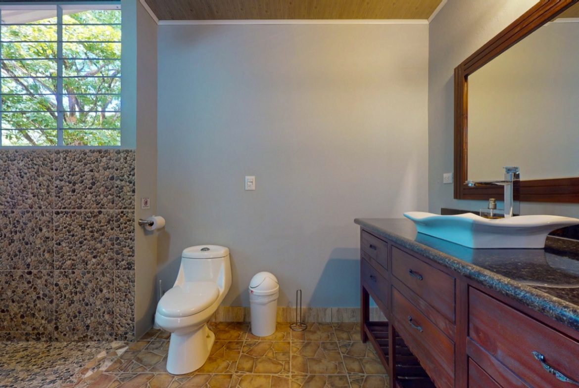 JUNGLE PROPERTY WITH THREE BEDROOMS, IN LOS JARDINES DEL MORETE UVITA – 1.89 ACRES