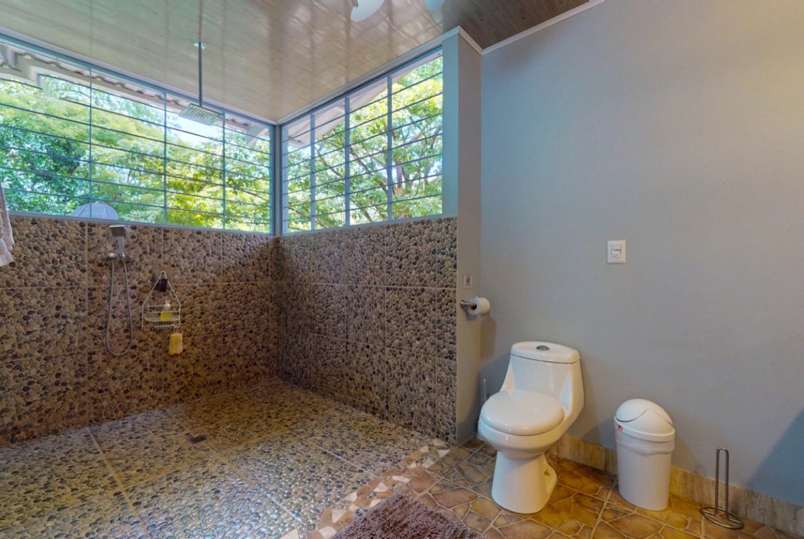 JUNGLE PROPERTY WITH THREE BEDROOMS, IN LOS JARDINES DEL MORETE UVITA – 1.89 ACRES