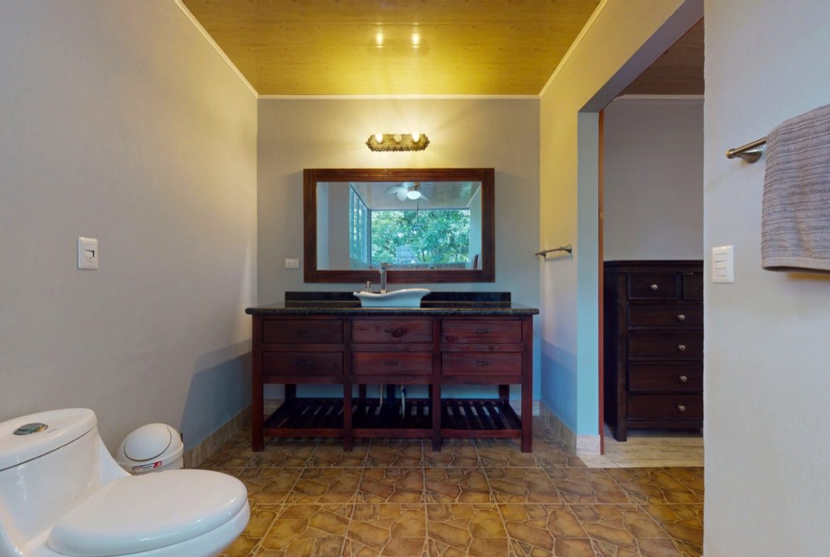 JUNGLE PROPERTY WITH THREE BEDROOMS, IN LOS JARDINES DEL MORETE UVITA – 1.89 ACRES