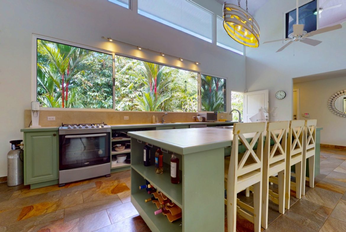 JUNGLE PROPERTY WITH THREE BEDROOMS, IN LOS JARDINES DEL MORETE UVITA – 1.89 ACRES