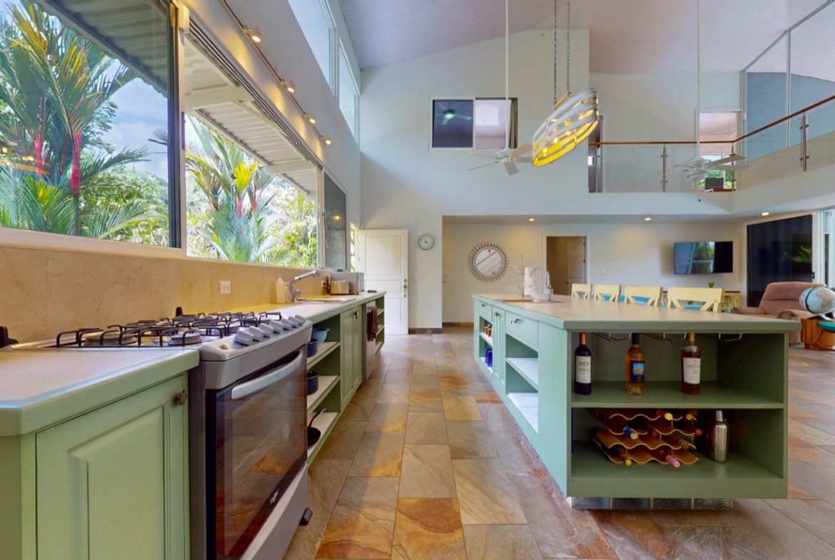 JUNGLE PROPERTY WITH THREE BEDROOMS, IN LOS JARDINES DEL MORETE UVITA – 1.89 ACRES