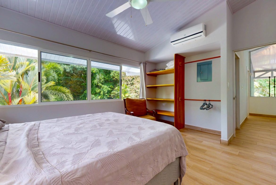 JUNGLE PROPERTY WITH THREE BEDROOMS, IN LOS JARDINES DEL MORETE UVITA – 1.89 ACRES
