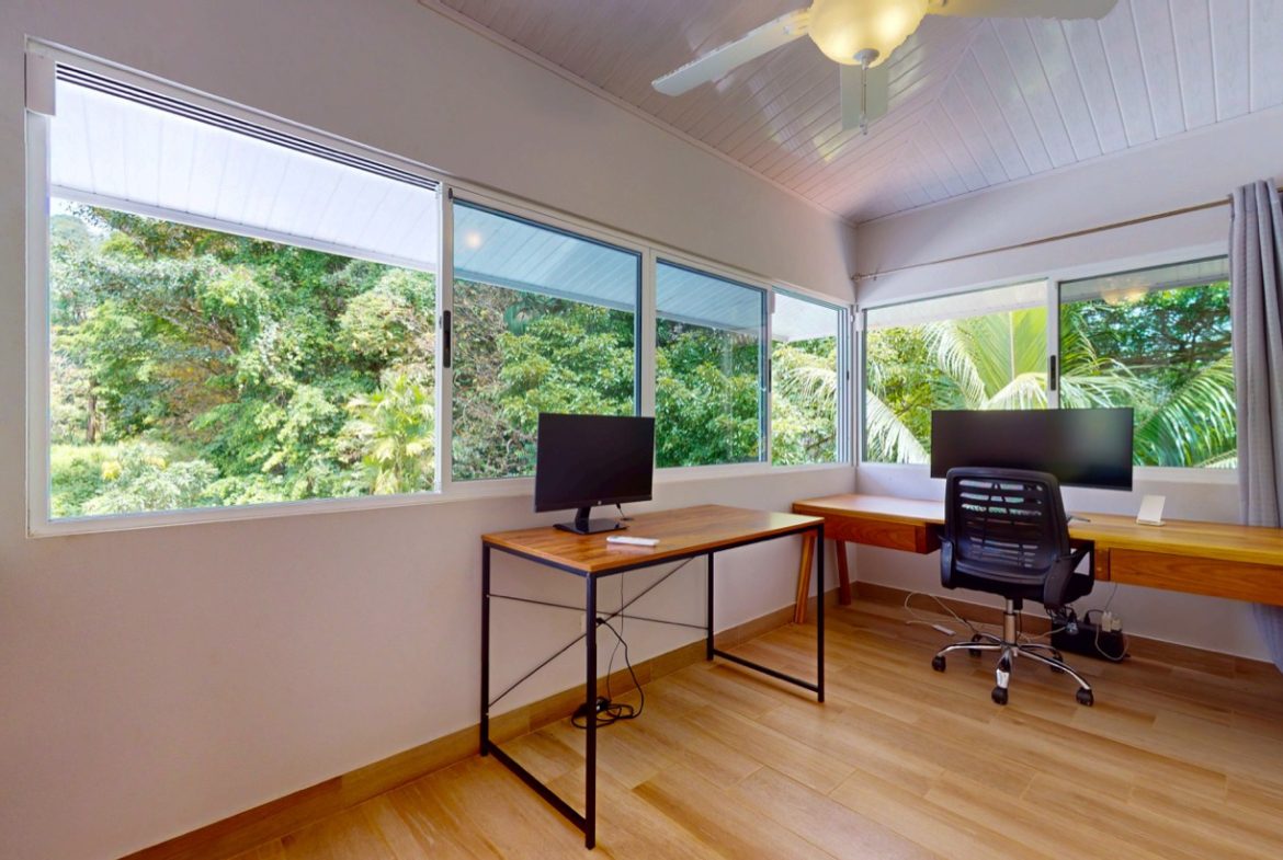 JUNGLE PROPERTY WITH THREE BEDROOMS, IN LOS JARDINES DEL MORETE UVITA – 1.89 ACRES