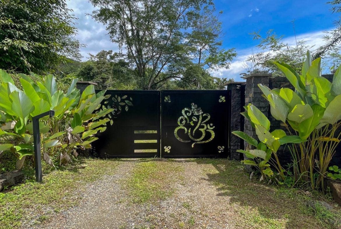 CABIN OF ONE BEDROOM WITH EXTRA BUILDING LOT NEAR TO THE RIVER,  IN OJOCHAL – 1.73 ACRES, Uvita, Costa Rica — photo 4