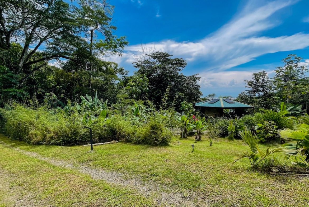 CABIN OF ONE BEDROOM WITH EXTRA BUILDING LOT NEAR TO THE RIVER,  IN OJOCHAL – 1.73 ACRES, Uvita, Costa Rica — photo 5