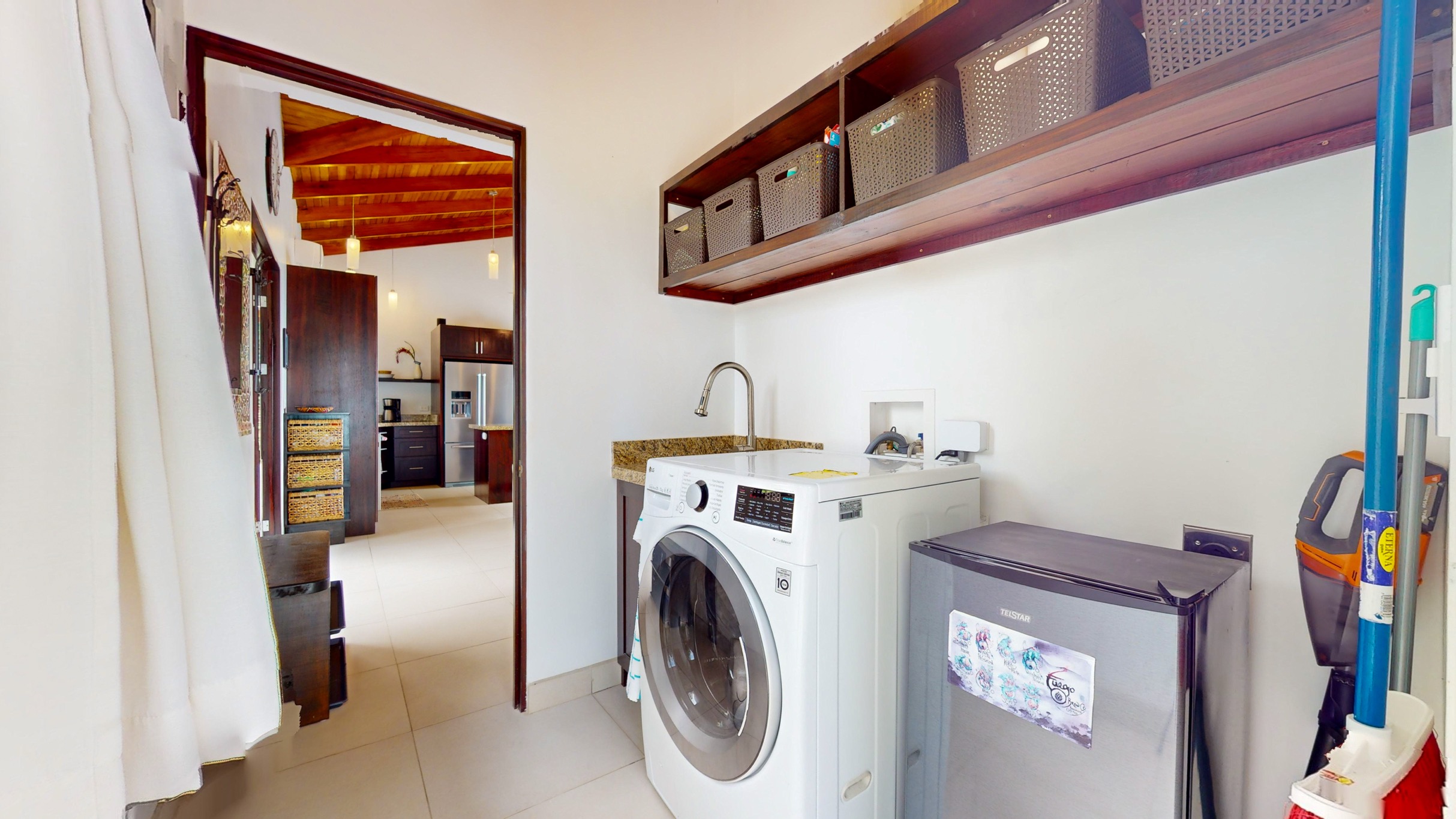 8160 House Chontales David Sherwood 40