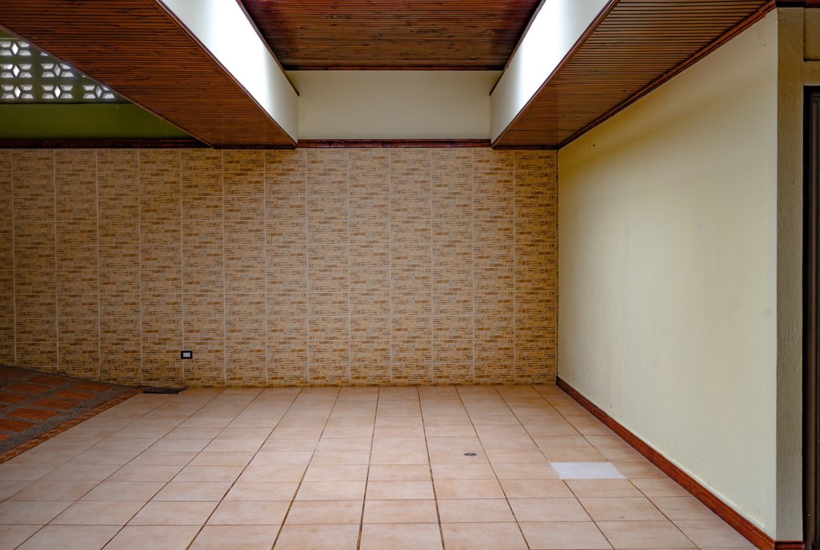 OFFICE PROPERTY WITH TEN ROOMS, IN SAN ISIDRO DEL GENERAL – 0.24 ACRES