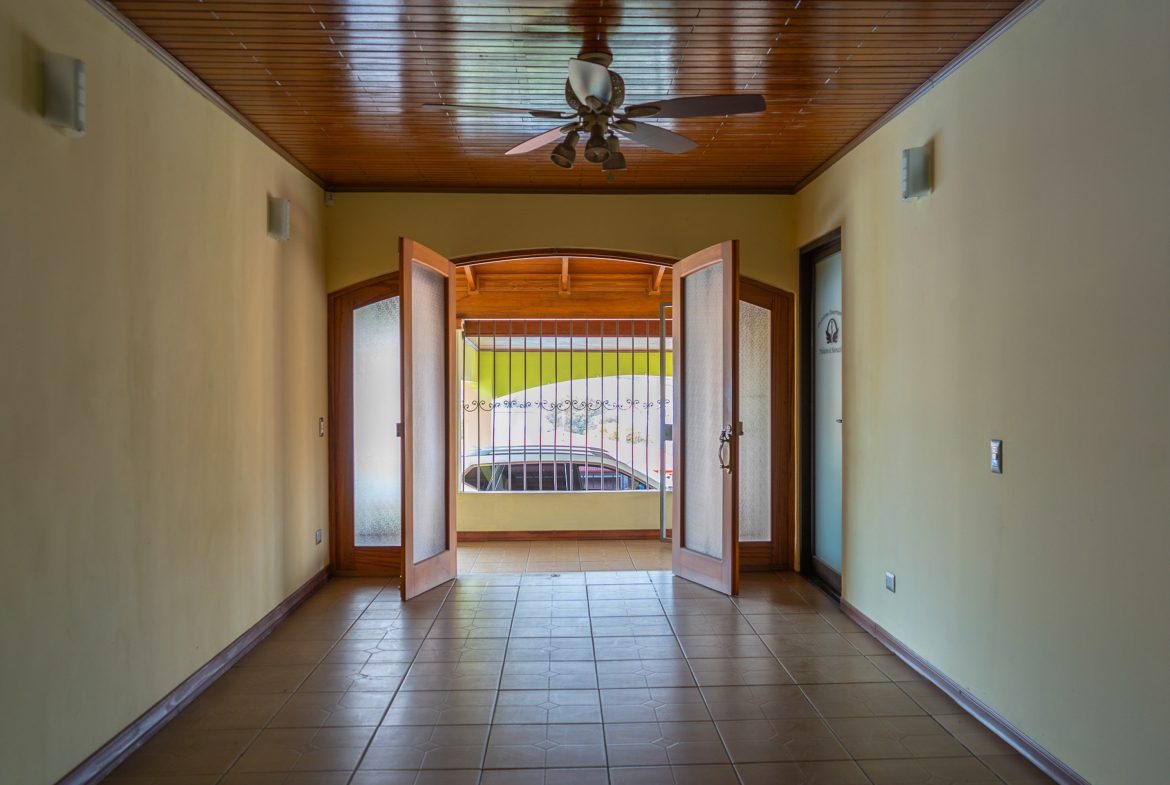 OFFICE PROPERTY WITH TEN ROOMS, IN SAN ISIDRO DEL GENERAL – 0.24 ACRES