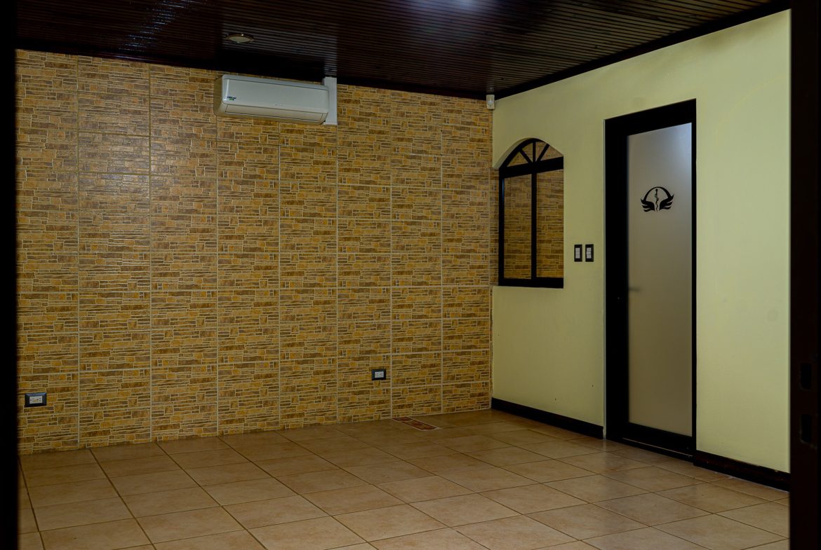 OFFICE PROPERTY WITH TEN ROOMS, IN SAN ISIDRO DEL GENERAL – 0.24 ACRES