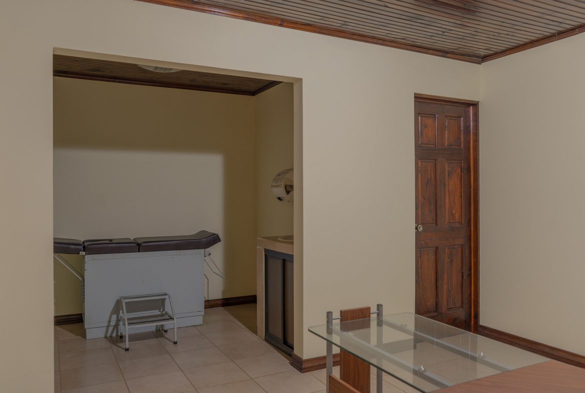 OFFICE PROPERTY WITH TEN ROOMS, IN SAN ISIDRO DEL GENERAL – 0.24 ACRES