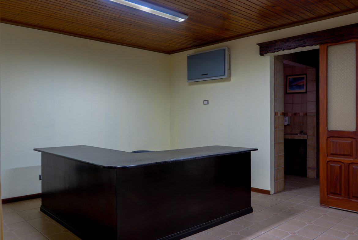 OFFICE PROPERTY WITH TEN ROOMS, IN SAN ISIDRO DEL GENERAL – 0.24 ACRES