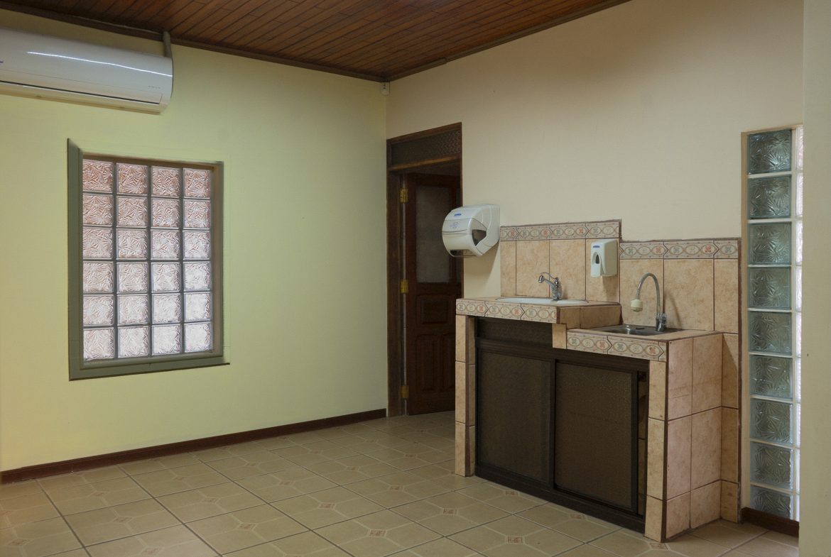 OFFICE PROPERTY WITH TEN ROOMS, IN SAN ISIDRO DEL GENERAL – 0.24 ACRES