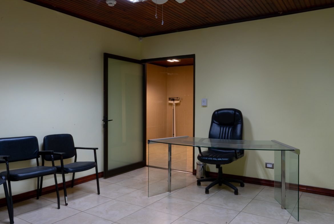 OFFICE PROPERTY WITH TEN ROOMS, IN SAN ISIDRO DEL GENERAL – 0.24 ACRES