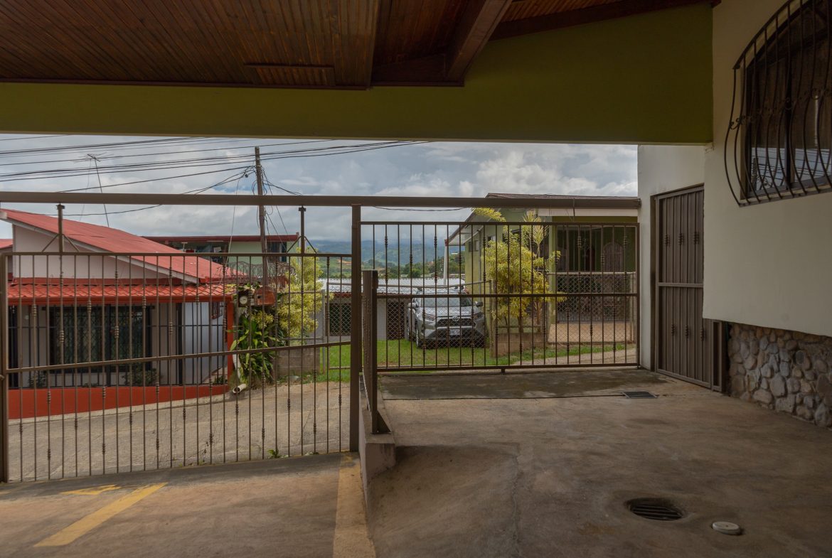 OFFICE PROPERTY WITH TEN ROOMS, IN SAN ISIDRO DEL GENERAL – 0.24 ACRES