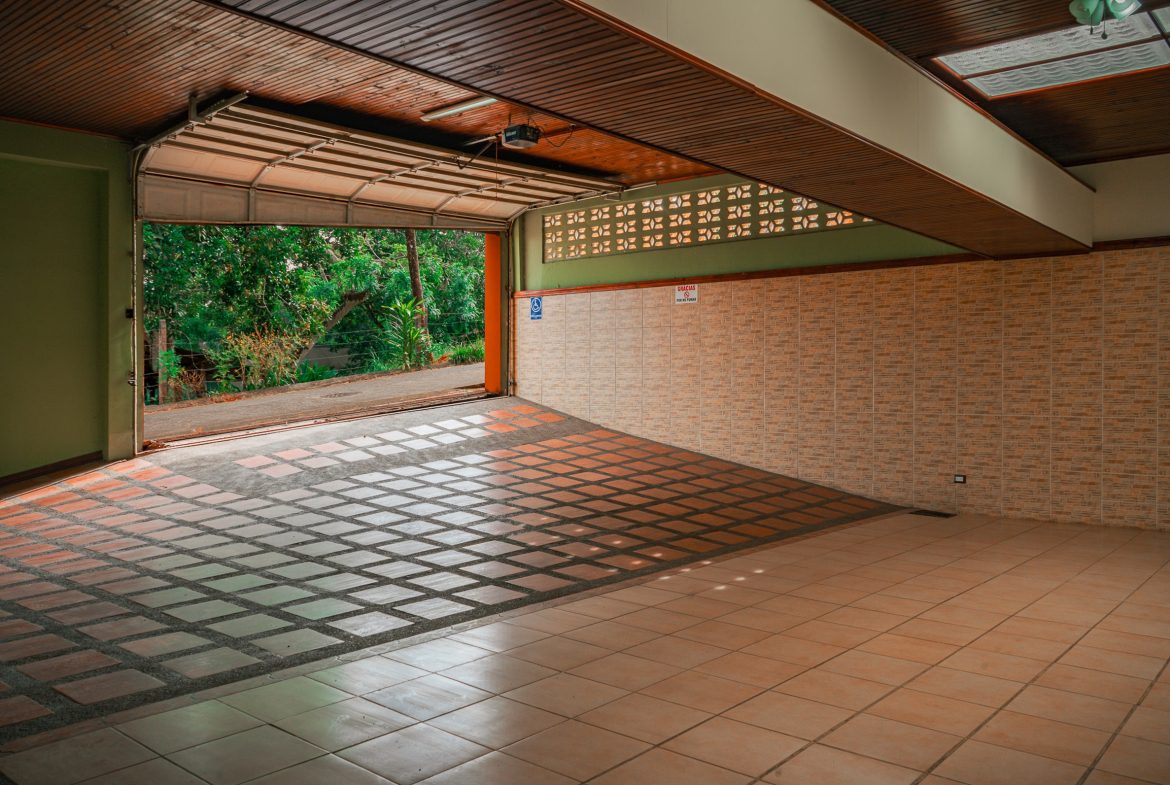 OFFICE PROPERTY WITH TEN ROOMS, IN SAN ISIDRO DEL GENERAL – 0.24 ACRES