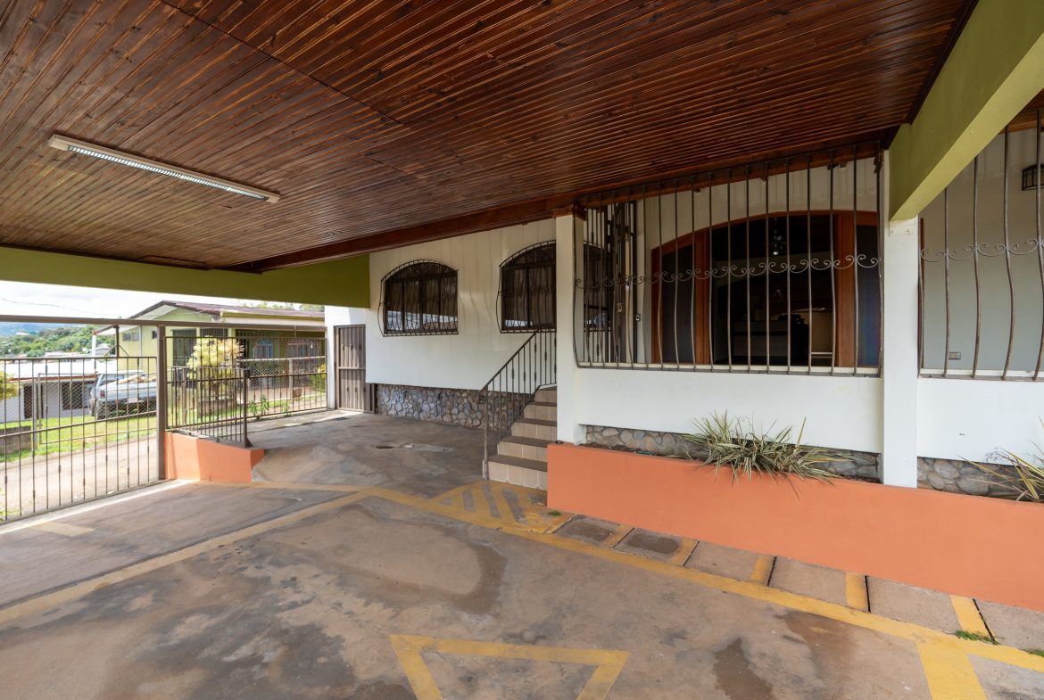 OFFICE PROPERTY WITH TEN ROOMS, IN SAN ISIDRO DEL GENERAL – 0.24 ACRES