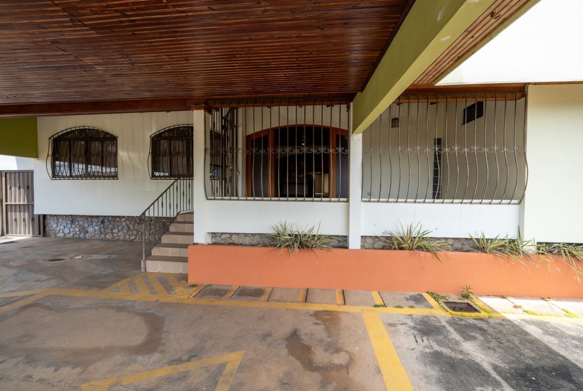 OFFICE PROPERTY WITH TEN ROOMS, IN SAN ISIDRO DEL GENERAL – 0.24 ACRES