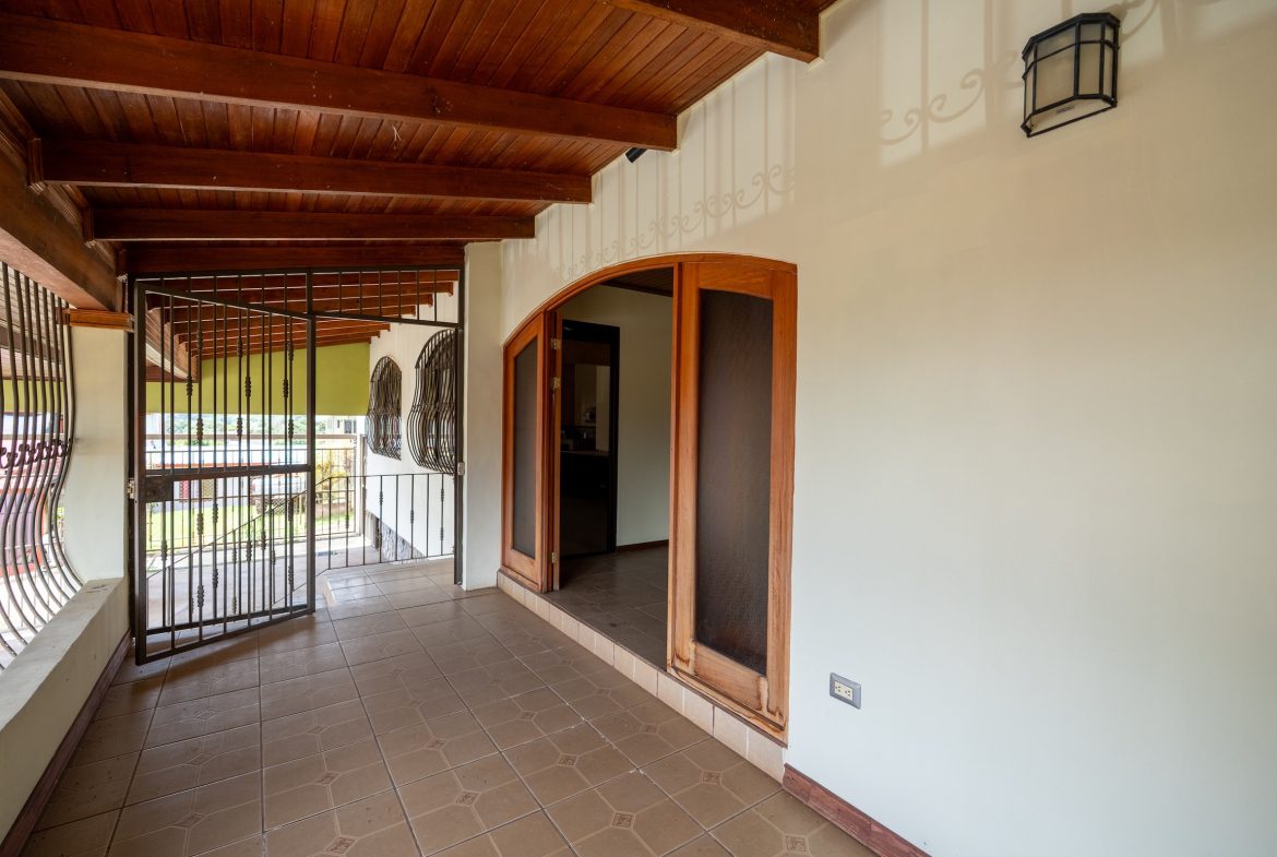 OFFICE PROPERTY WITH TEN ROOMS, IN SAN ISIDRO DEL GENERAL – 0.24 ACRES