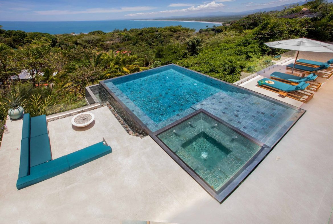 BEAUTIFUL PROPERTY WITH OCEAN FRONT VIEWS, IN QUEPOS – 0.70 ACRES
