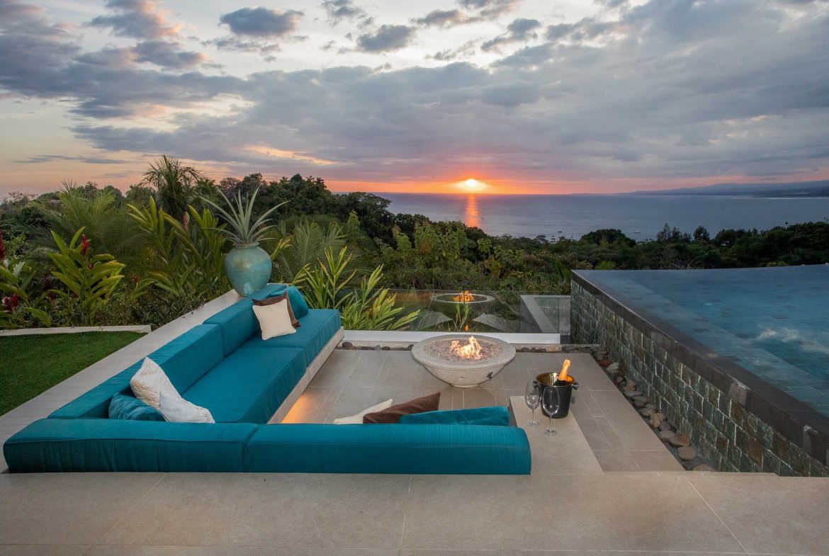 BEAUTIFUL PROPERTY WITH OCEAN FRONT VIEWS, IN QUEPOS – 0.70 ACRES