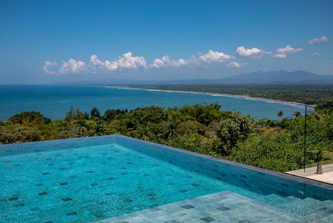 BEAUTIFUL PROPERTY WITH OCEAN FRONT VIEWS, IN QUEPOS – 0.70 ACRES