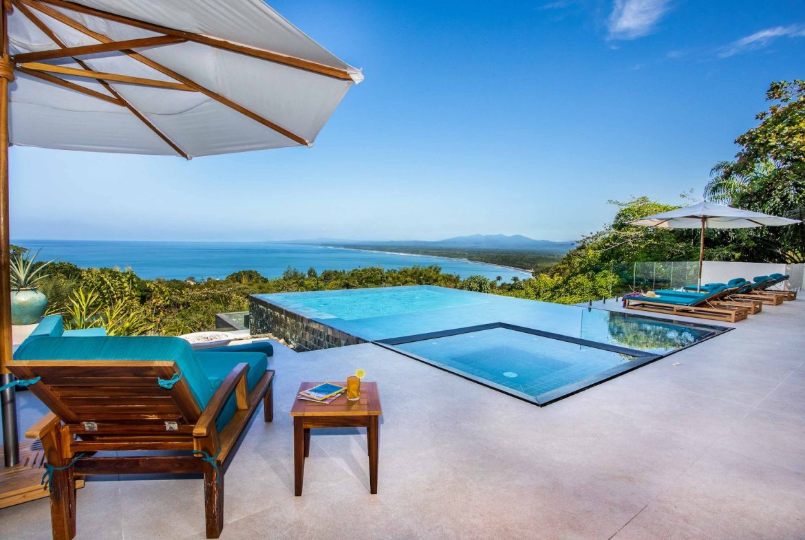 BEAUTIFUL PROPERTY WITH OCEAN FRONT VIEWS, IN QUEPOS – 0.70 ACRES