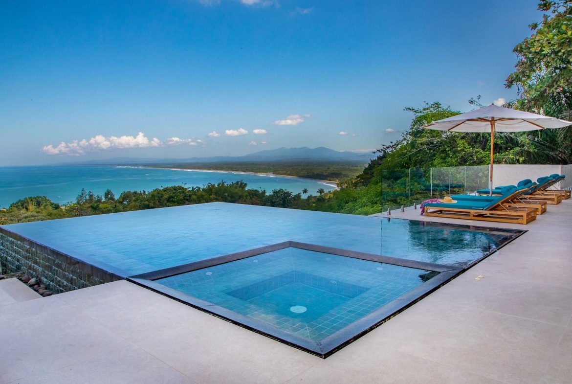 BEAUTIFUL PROPERTY WITH OCEAN FRONT VIEWS, IN QUEPOS – 0.70 ACRES