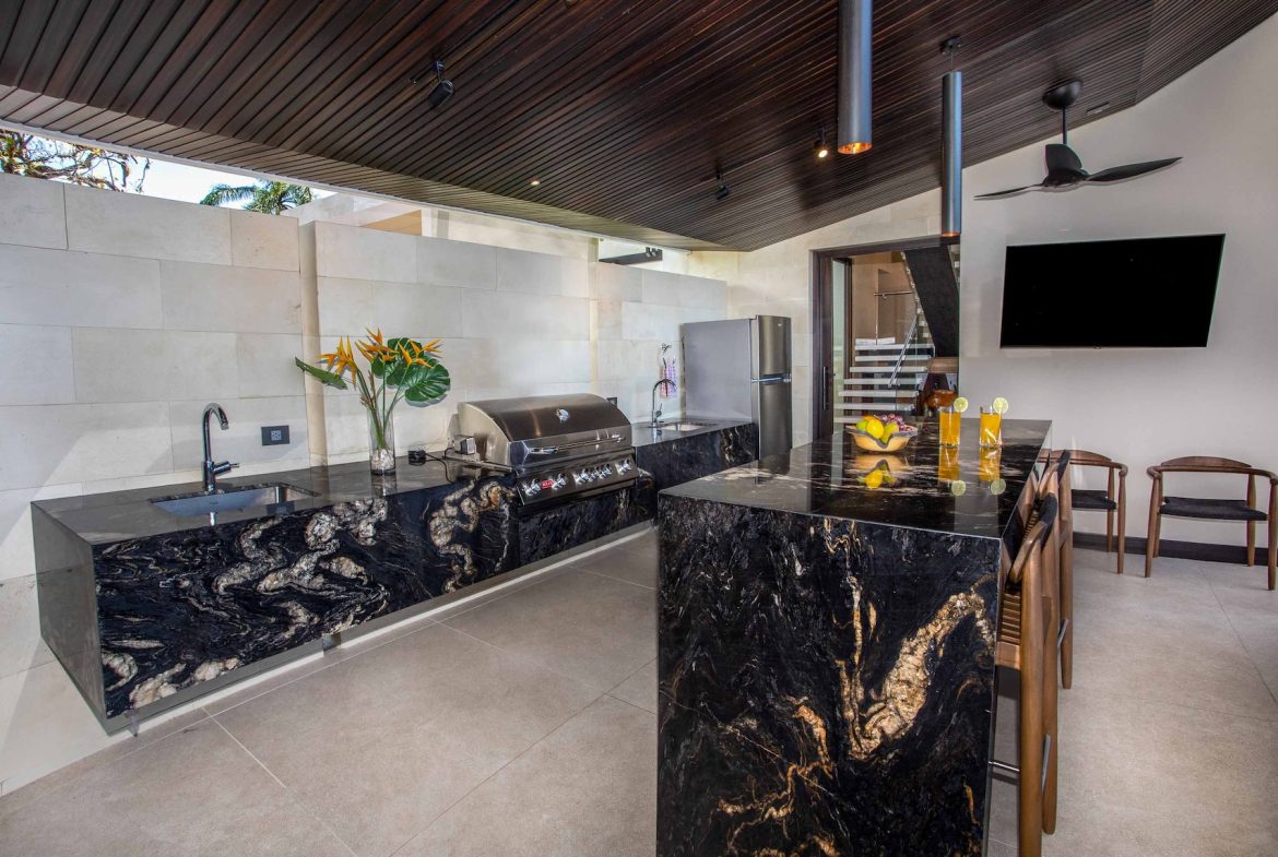 BEAUTIFUL PROPERTY WITH OCEAN FRONT VIEWS, IN QUEPOS – 0.70 ACRES