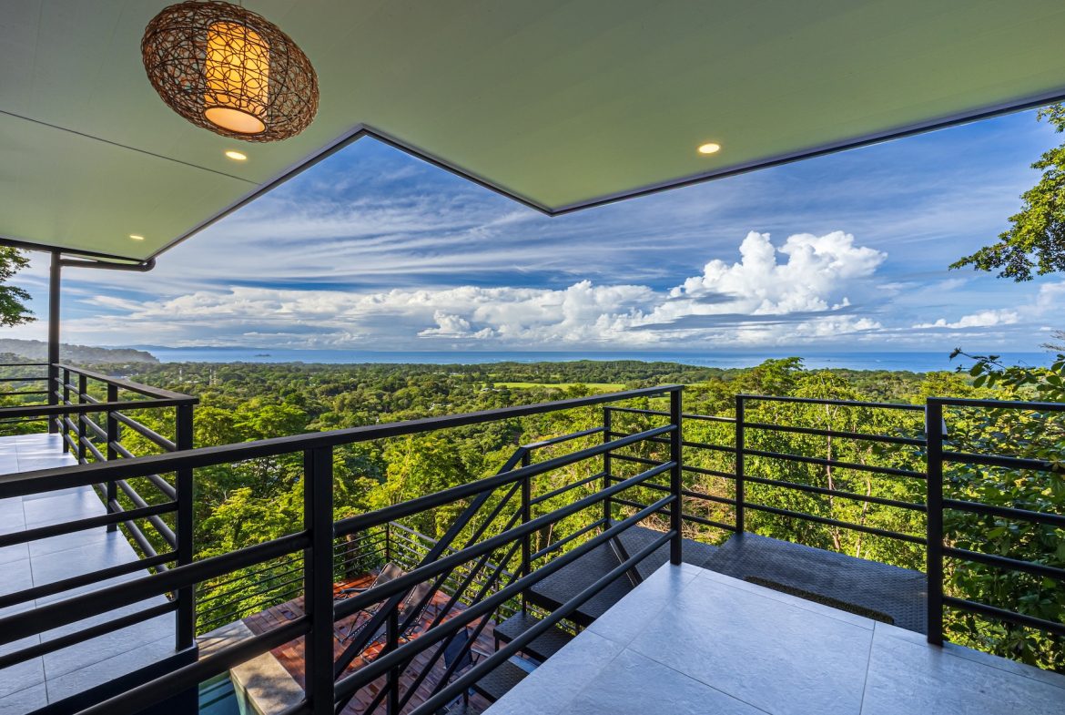 TWO FLOOR PROPERTY WITH VALLEY AND OCEAN VIEWS, IN UVITA – 0.75 ACRES