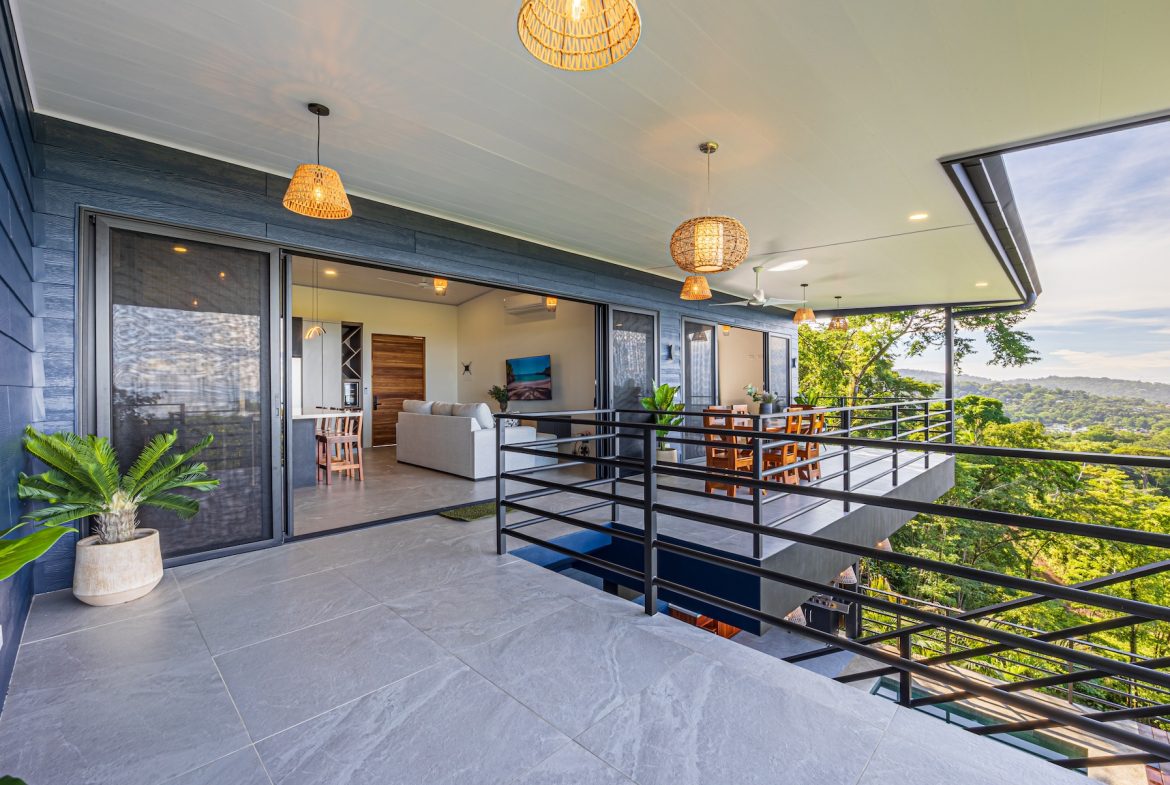 TWO FLOOR PROPERTY WITH VALLEY AND OCEAN VIEWS, IN UVITA – 0.75 ACRES
