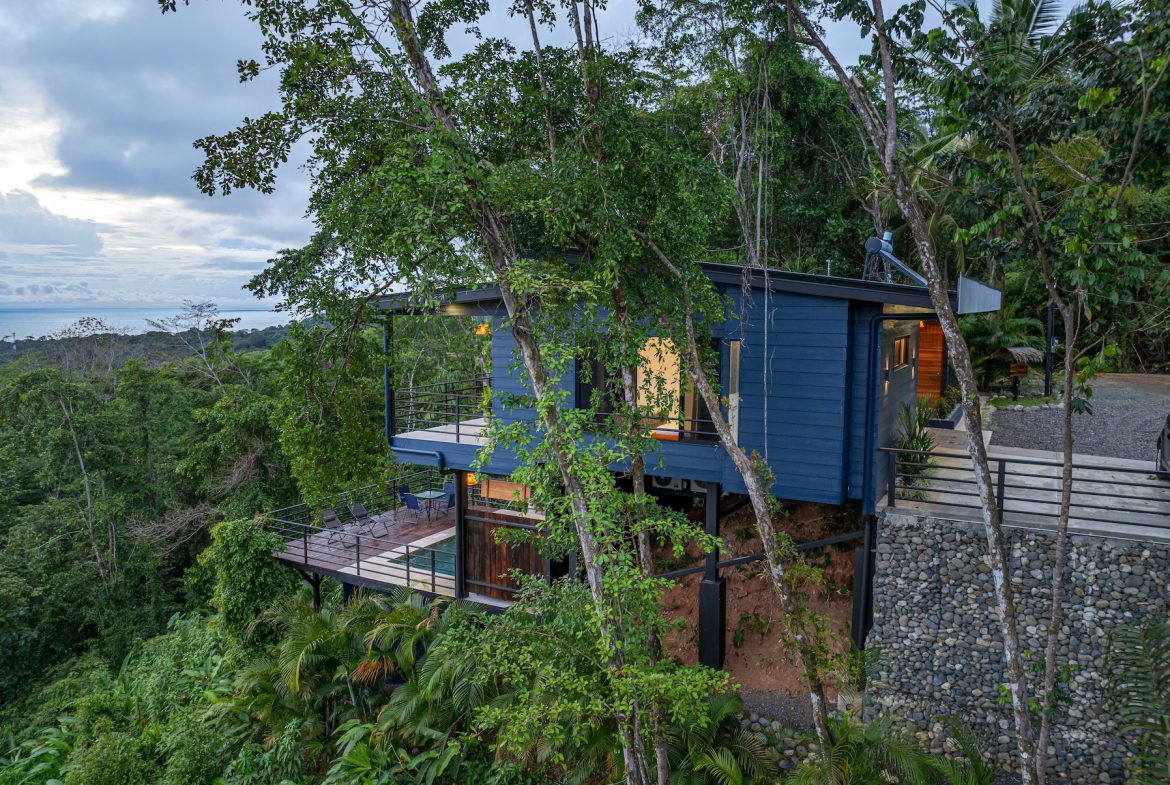 TWO FLOOR PROPERTY WITH VALLEY AND OCEAN VIEWS, IN UVITA – 0.75 ACRES