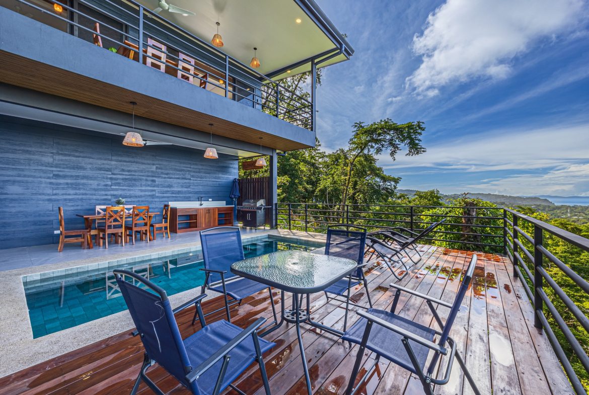 TWO FLOOR PROPERTY WITH VALLEY AND OCEAN VIEWS, IN UVITA – 0.75 ACRES