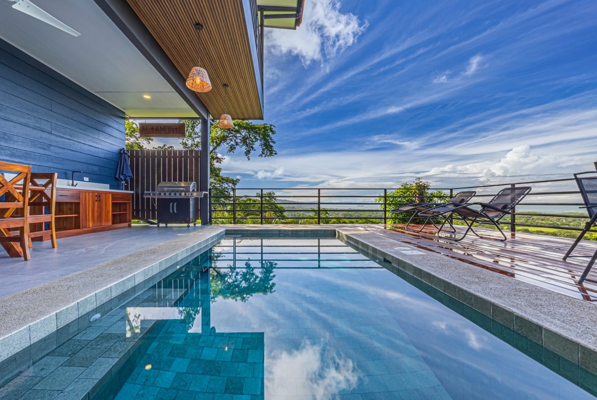 TWO FLOOR PROPERTY WITH VALLEY AND OCEAN VIEWS, IN UVITA – 0.75 ACRES