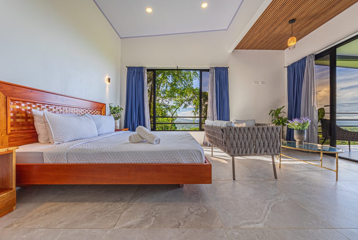 TWO FLOOR PROPERTY WITH VALLEY AND OCEAN VIEWS, IN UVITA – 0.75 ACRES