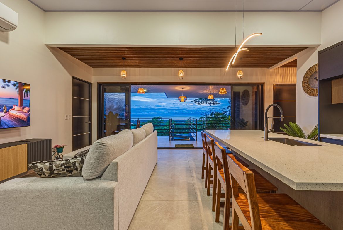 TWO FLOOR PROPERTY WITH VALLEY AND OCEAN VIEWS, IN UVITA – 0.75 ACRES