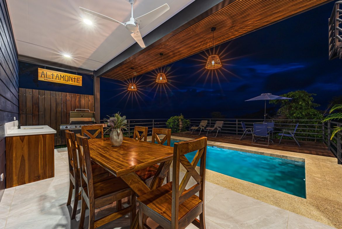 TWO FLOOR PROPERTY WITH VALLEY AND OCEAN VIEWS, IN UVITA – 0.75 ACRES