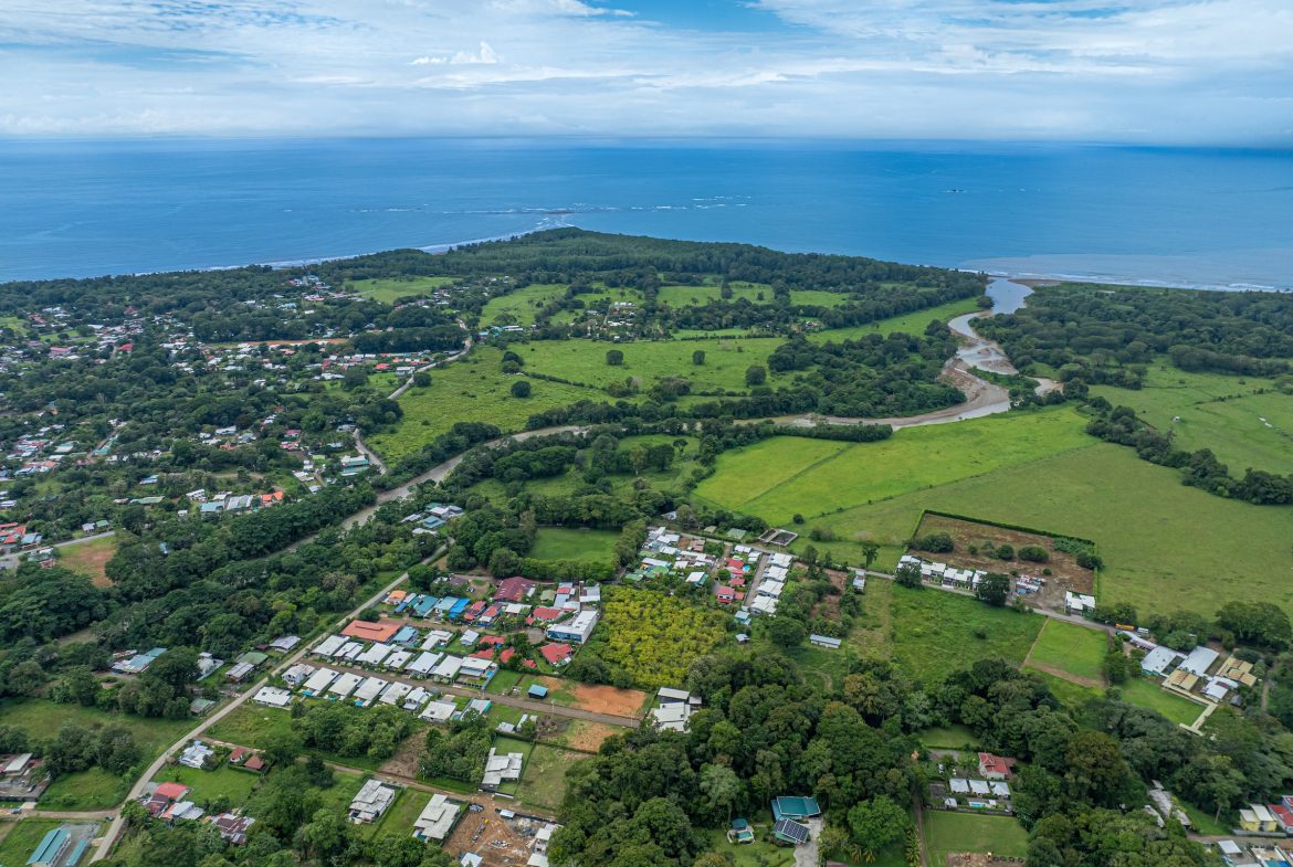 PROPERTY WITH TWO BEDROOM AND COVERED PATIO, IN UVITA – 0.11 ACRES